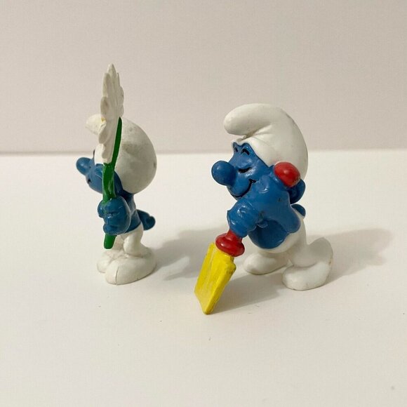 Smurfs Holding Flower and Lazy Digger Smurf Toys Figures - Picture 2 of 16